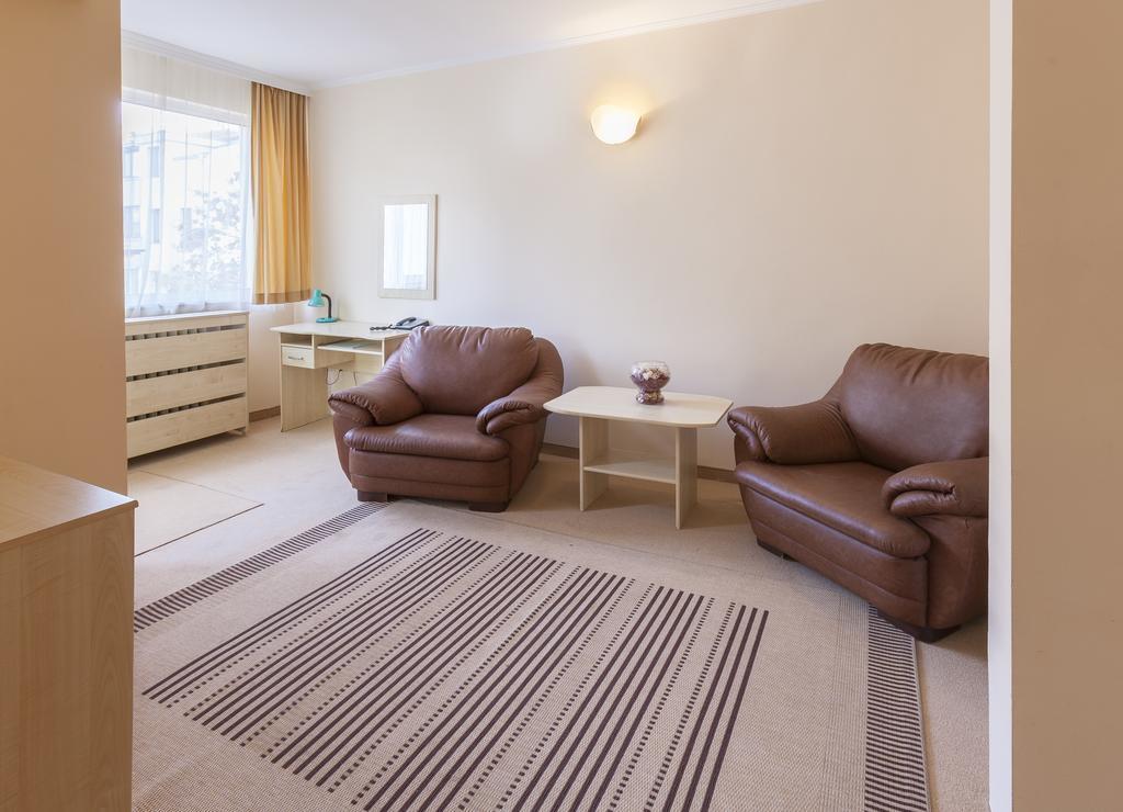 Family Hotel Central Μπουργκάς Δωμάτιο φωτογραφία